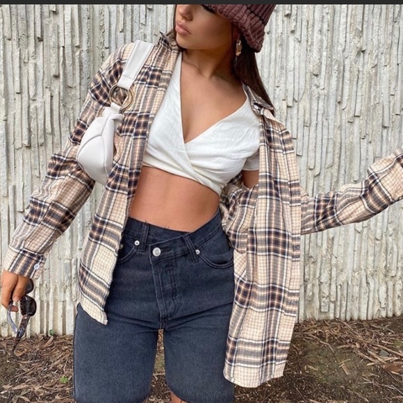 AGOLDE Criss Cross Shorts - Picture 2 of 9